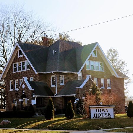 Iowa House Historic Inn Ames Exteriör bild