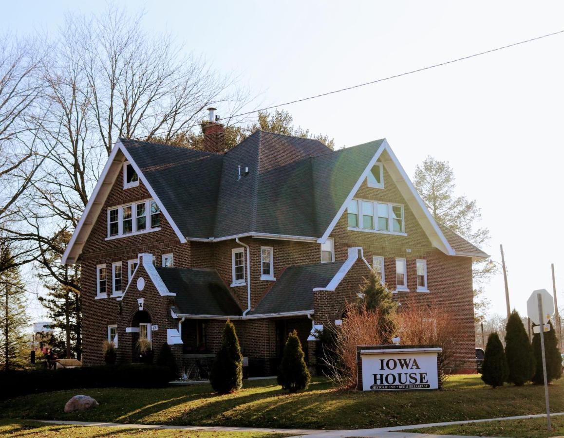 Iowa House Historic Inn Ames Exteriör bild